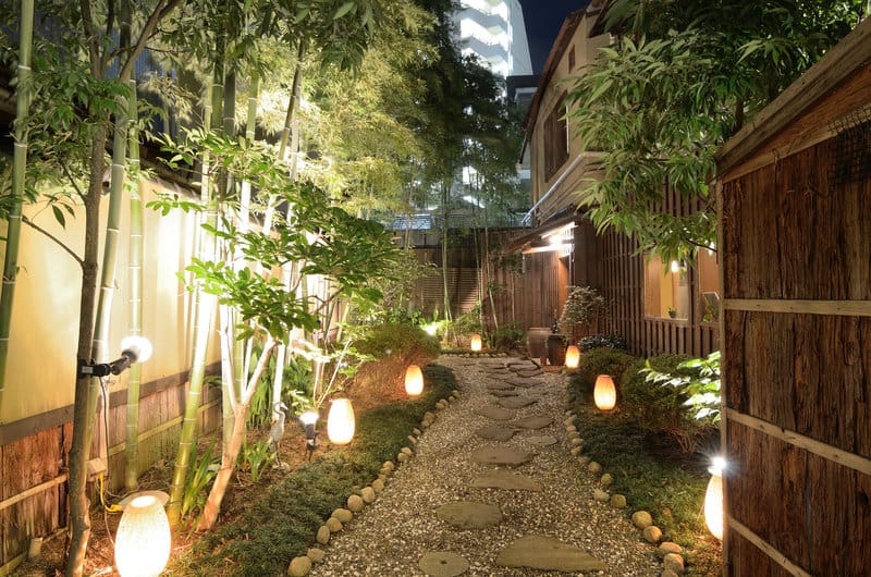 Best Ways To Light Up Your Walkway